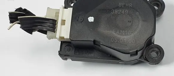 Ford Mondeo Mk III A/C air flow flap actuator/motor EAM102