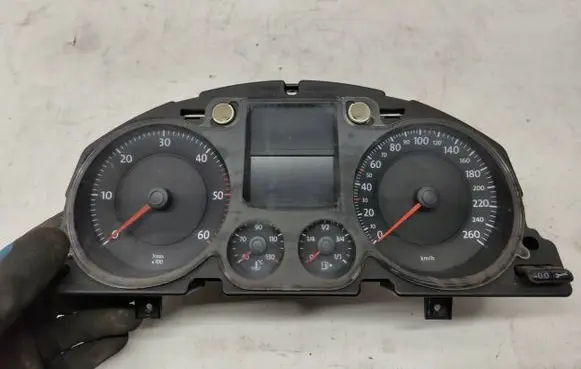 Volkswagen PASSAT B6 Speedometer (instrument cluster) 3C0920853J V0003000