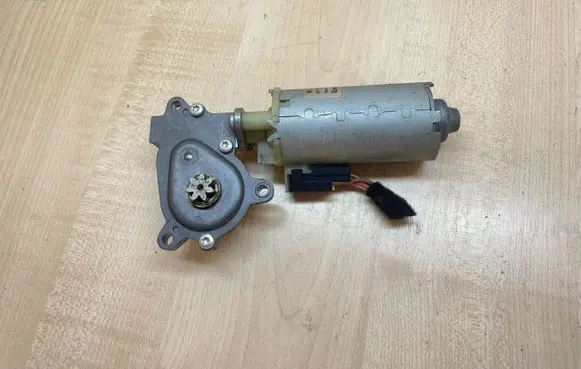Volkswagen Phaeton Seat adjustment motor 901999102 0130002582