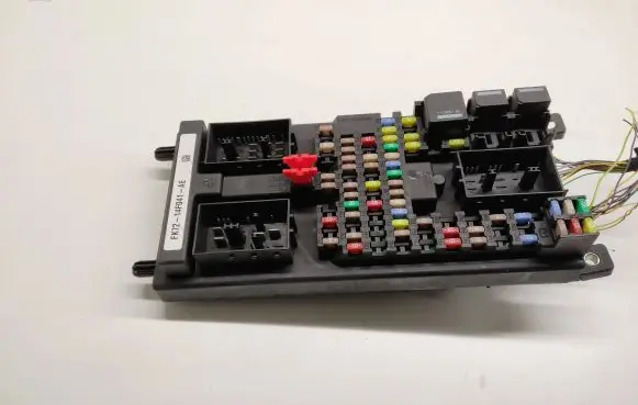 Land Rover Discovery Sport Fuse module FK7214F041AE