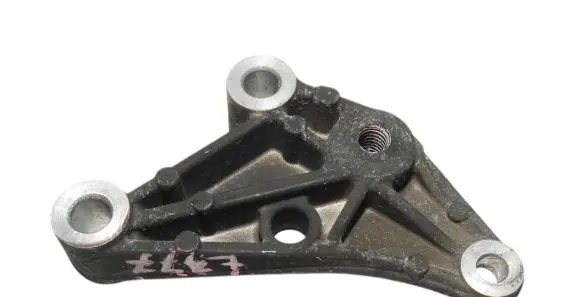 Engine mounting bracket