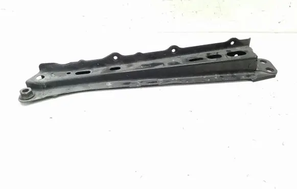 Toyota Prius+ (ZVW40) Engine mounting bracket