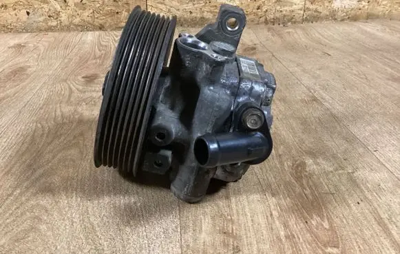 Honda FR-V Power steering pump 001827F