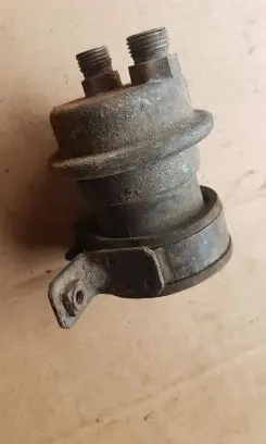 Volkswagen Golf I Fuel pressure regulator 533201533A 447133441 533201515