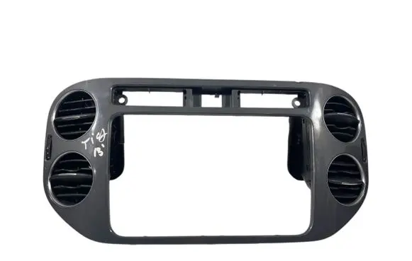 Volkswagen Tiguan Radio/GPS head unit trim 5N0858071E 5M0919357