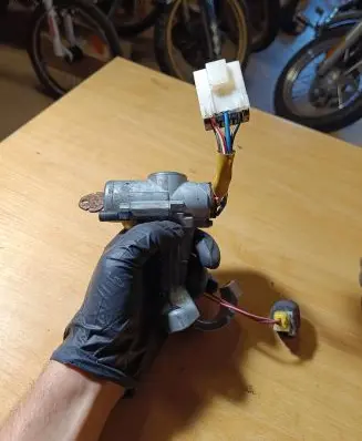 Nissan Sunny Ignition lock Kv45