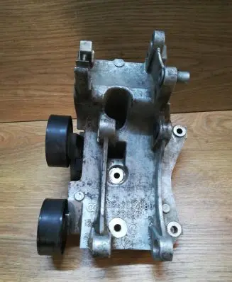 Engine mounting bracket