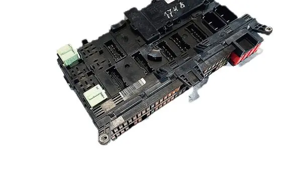 BMW 1 E81 E87 Fuse module 8380407