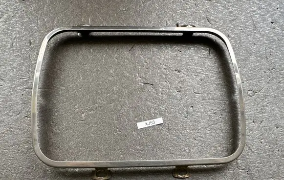 Headlight/headlamp mounting bracket