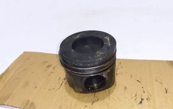 BMW X5 F15 Piston with connecting rod 7812585