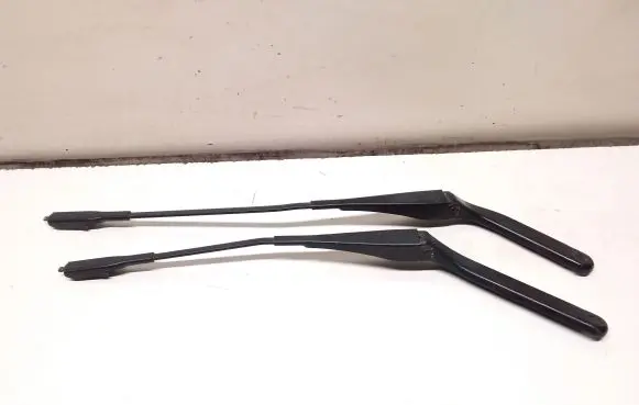 BMW 1 E81 E87 Front wiper blade arm 7169972 7169971