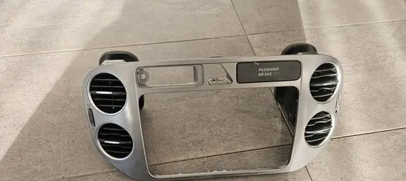 Volkswagen Golf Plus Dash center air vent grill 5M0858069A 5M0858069N 5M0819357
