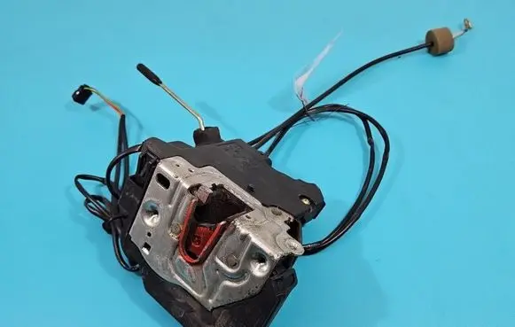 Mercedes-Benz C W203 Front door lock 2037200135 IMPRK1390333