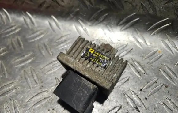 Renault Scenic I Glow plug pre-heat relay 7700115078