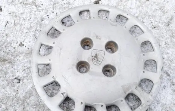 Saab 9-5 R15 wheel hub/cap/trim 1995160401
