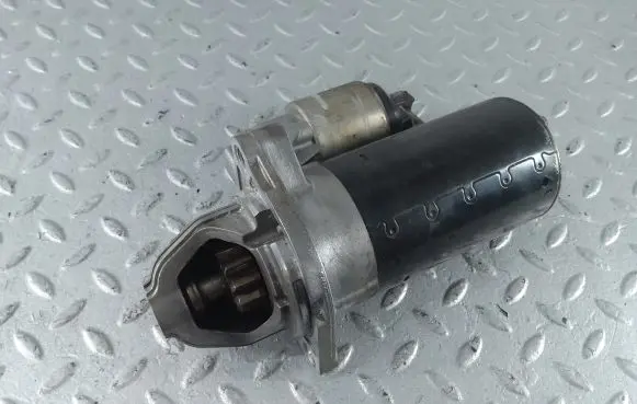 BMW 5 F10 F11 Starter motor 8612576 0001147425