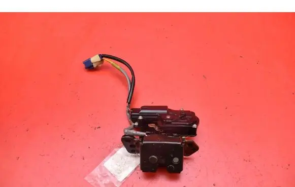 Volkswagen PASSAT B5.5 Tailgate/trunk/boot lock/catch/latch 