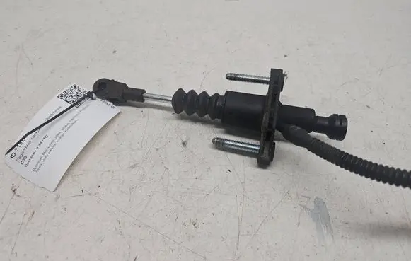 Opel Astra H Clutch master cylinder 90523769