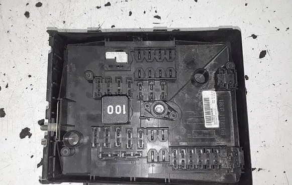 Skoda Octavia Mk2 (1Z) Fuse module 1K0937629