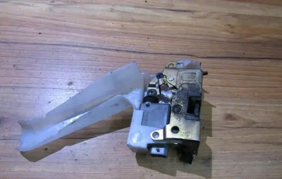 Renault Megane I Rear door lock
