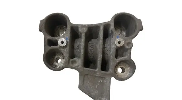 Citroen DS3 Engine mounting bracket 9826384780