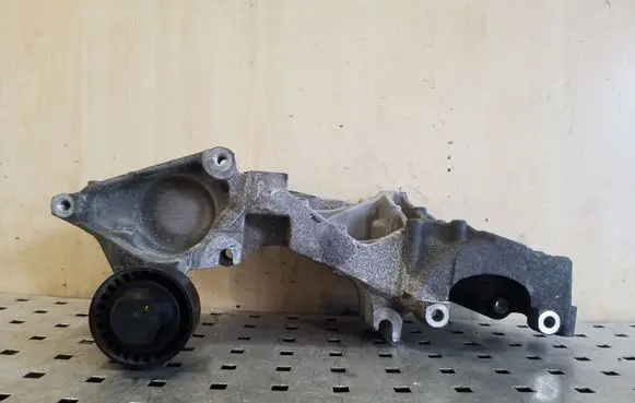 Renault Trafic II (X83) Generator/alternator bracket 117103703R