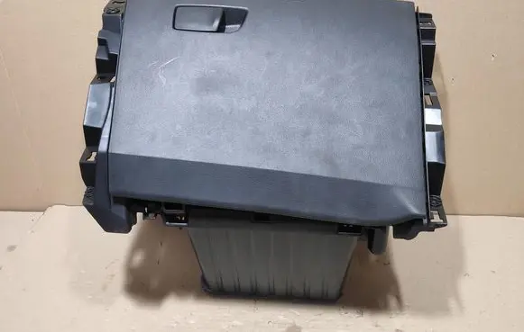 Renault Captur II Glove box 685005441R