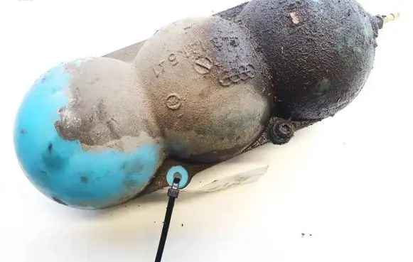 Vacuum air tank