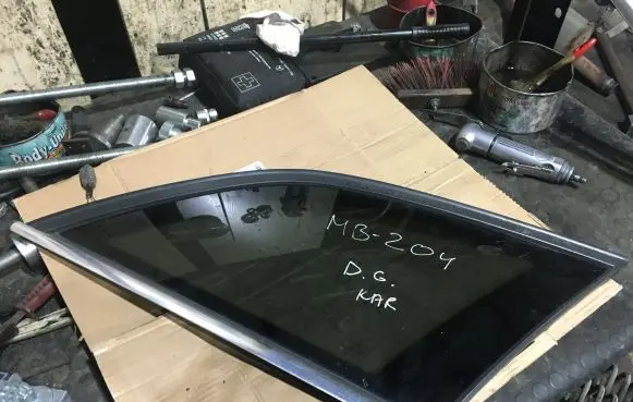 Mercedes-Benz C W204 Rear side window A2046705412