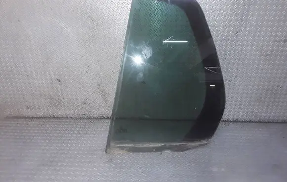 Volkswagen Golf V Rear vent window glass 