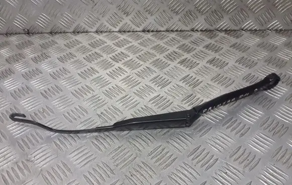 Nissan Primera Front wiper blade arm