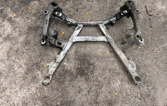 BMW 5 E39 Front axle beam 1092867 1092868