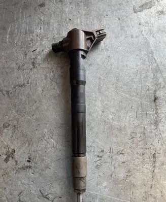 Mazda 3 III Fuel injector 01S33722 SH0113H50