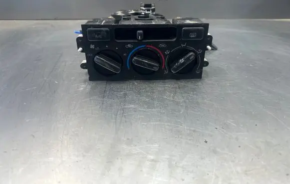Toyota Land Cruiser (HDJ90) Climate control unit