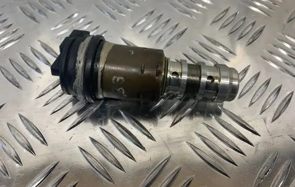 BMW 1 E81 E87 Camshaft vanos timing valve 170732318