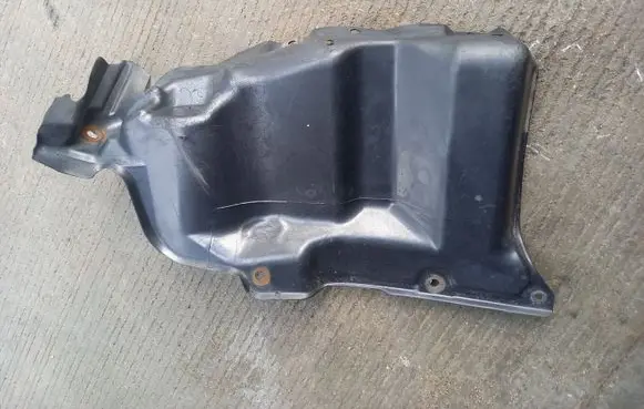 Toyota Avensis T250 Engine splash shield/under tray