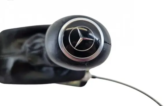 Mercedes-Benz C W204 Gear shifter/selector a2042677524