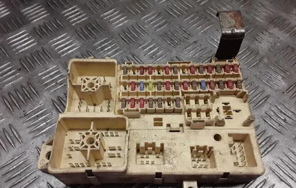 Jaguar S-Type Fuse module 6R8T14A067AA 0908031