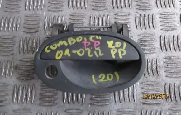 Opel Combo C Front door exterior handle