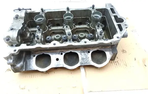 Cadillac SRX Engine head 12581596