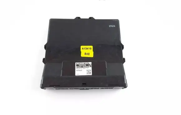 Toyota Auris E180 Comfort/convenience module 8968102040 MB2850003080