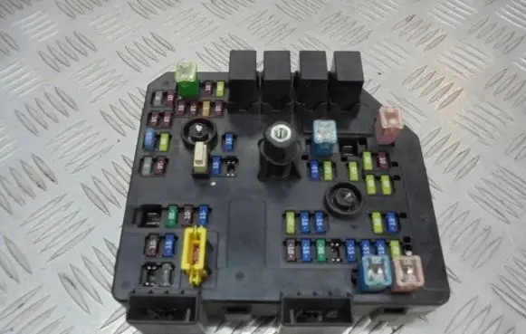 Chevrolet Captiva Fuse box set 95031447