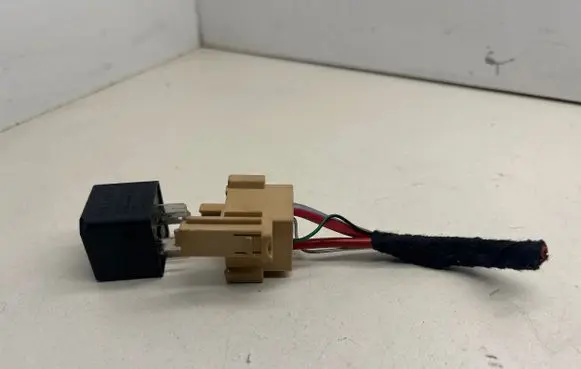 Audi Q7 4M Other relay 4H0951253A PA66GF25 73136B0006
