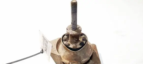 Opel Astra H Engine mount bracket