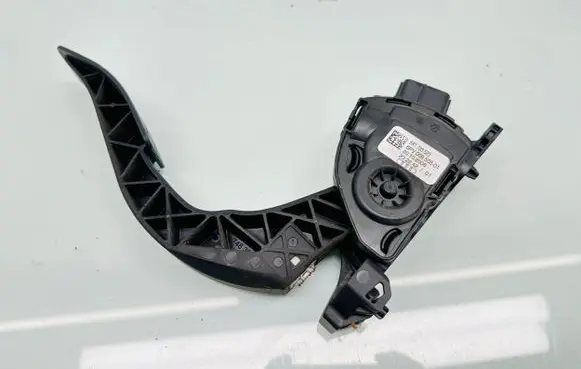 Audi A4 S4 B8 8K Accelerator throttle pedal 8K1723523 6PV00950501