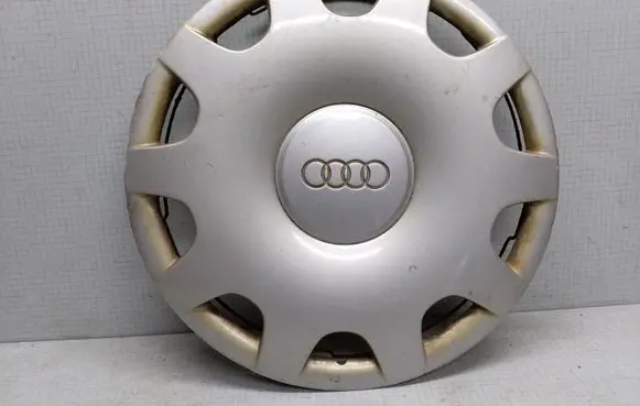 Audi A6 S6 C5 4B R15 wheel hub/cap/trim 4A0601147A