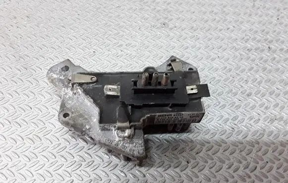 Mercedes-Benz E W210 Heater blower motor/fan resistor 2108206210 9140010343