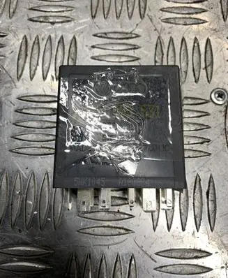 Volkswagen PASSAT B5.5 Window wiper relay 1J0955531 192