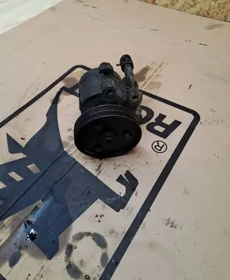 Renault Megane I Power steering pump 7846075
