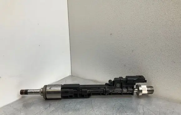 BMW 7 F01 F02 F03 F04 Fuel injector 0261500136 2302160809 PA66GF35